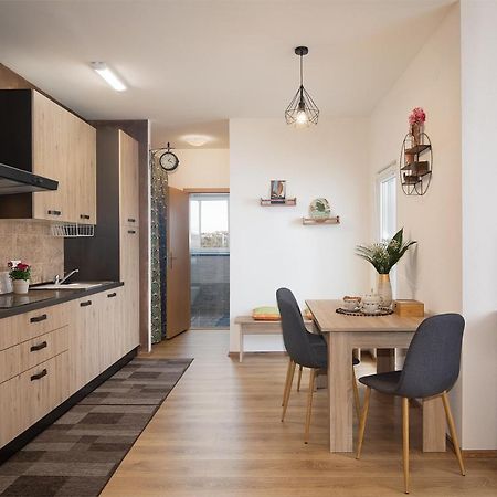 Apartment Little Gallery **** โรวีน ภายนอก รูปภาพ