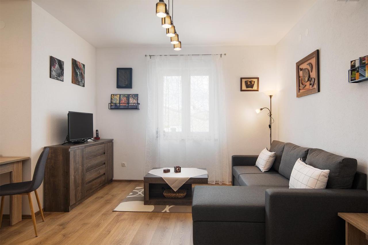 Apartment Little Gallery **** โรวีน ภายนอก รูปภาพ