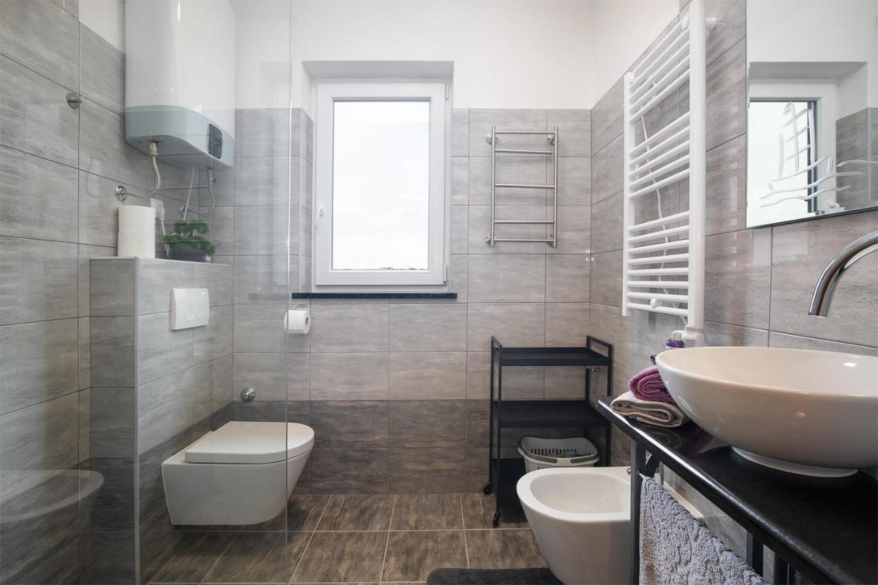 Apartment Little Gallery **** โรวีน ภายนอก รูปภาพ