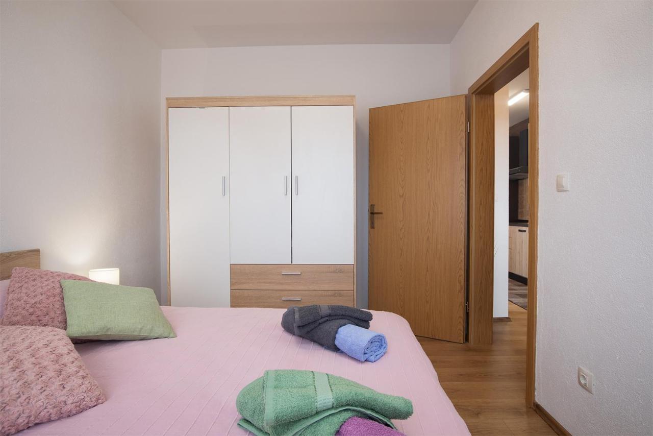 Apartment Little Gallery **** โรวีน ภายนอก รูปภาพ